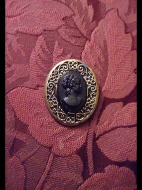 Vintage 1920s Black Cameo Brooch with Ornate Gold Frame Signed Robinson & Compan